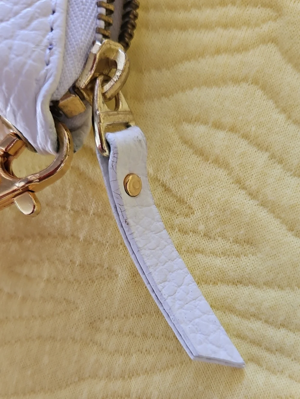 CLASSICO Off White Pebbled Vegan Wristlet NWOT